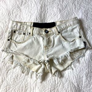 ONE TEASPOON Roller White Denim Cut Offs 🛼